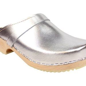 Lotta from Sockholm metallic silver leather classic clogs